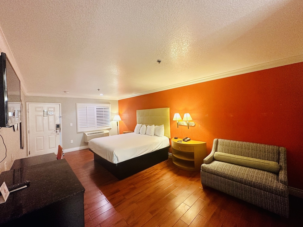 Signature Suite, 1 King Bed photo 3