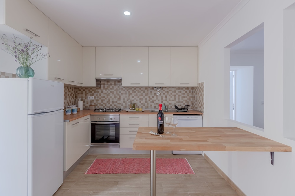 Apartment, 3 Bedrooms - Photo 22