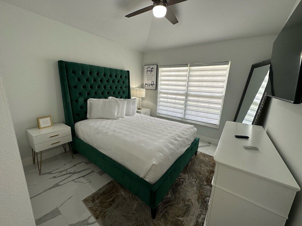 House, Multiple Beds, Pool Access, Pool View
