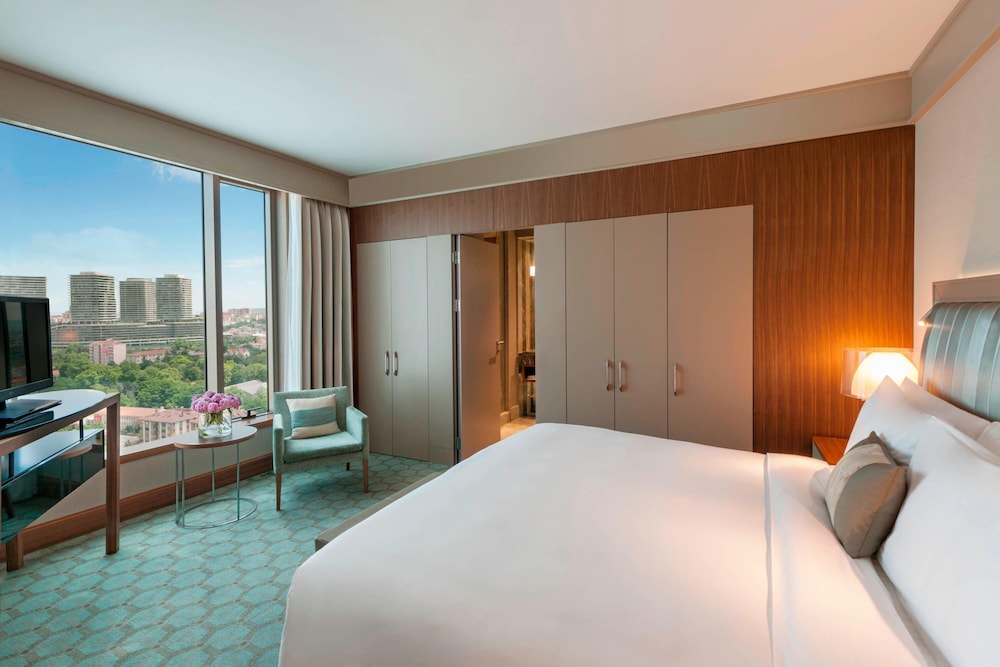 Junior Suite, 1 King Size Bed, Partial Sea View