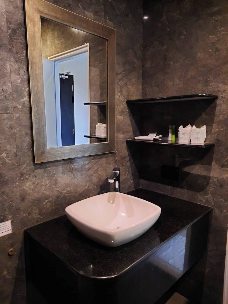 Superior Twin Room, City View photo 2