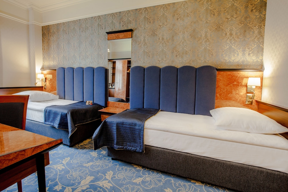 Business Twin Room - Photo 2