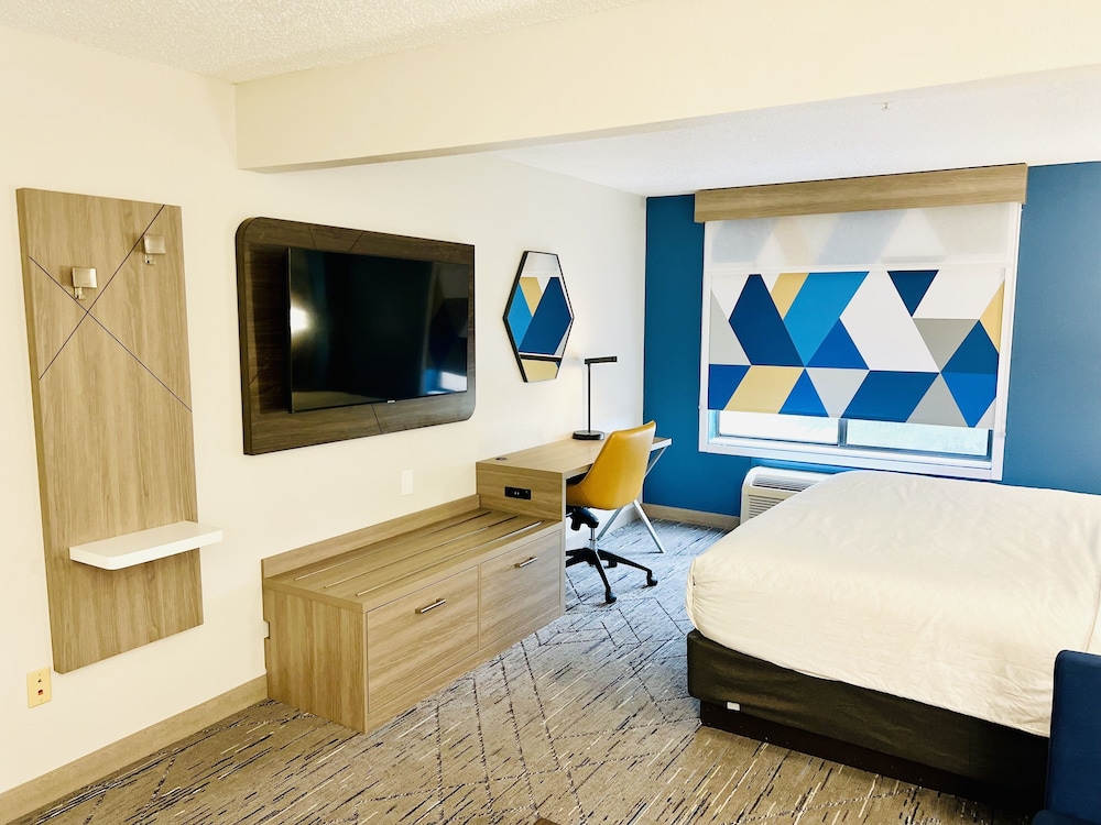 Standard Room, 1 King Bed - Photo 7