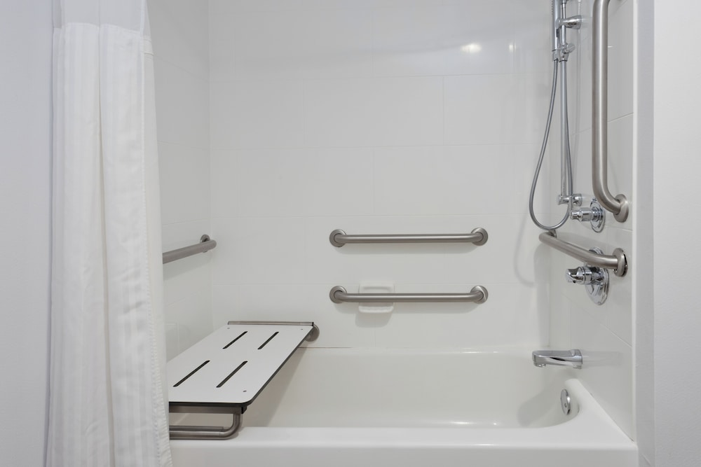 Suite, 2 Queen Beds, Accessible - Photo 4