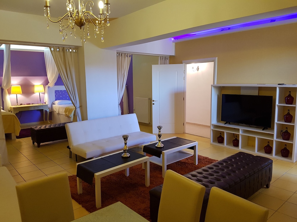 Luxury Apartment, Multiple Beds, Courtyard View