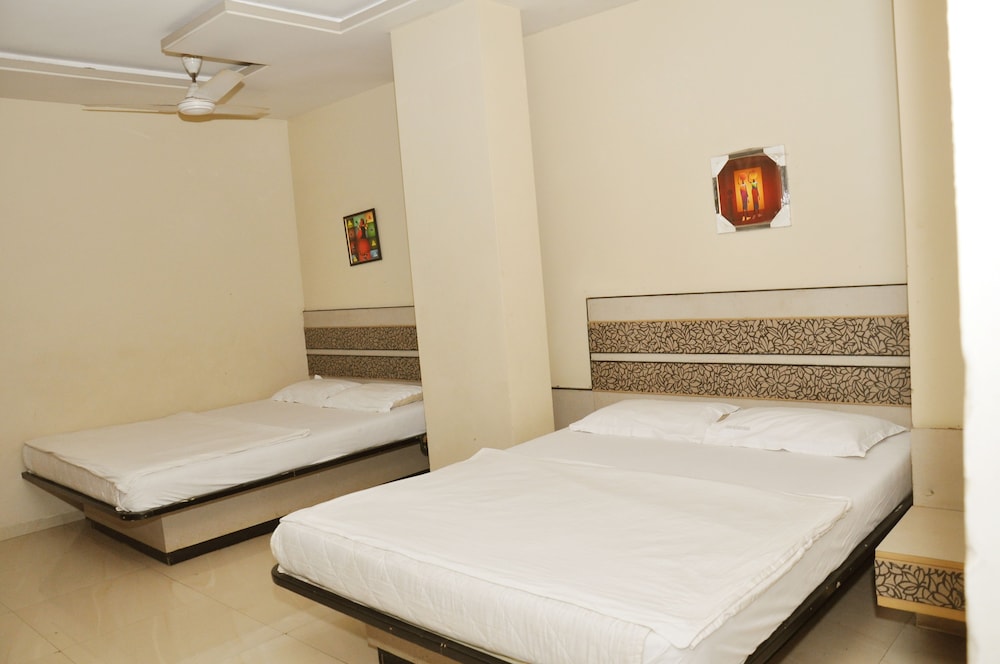 Deluxe Four Bed Non A/C Room photo 2