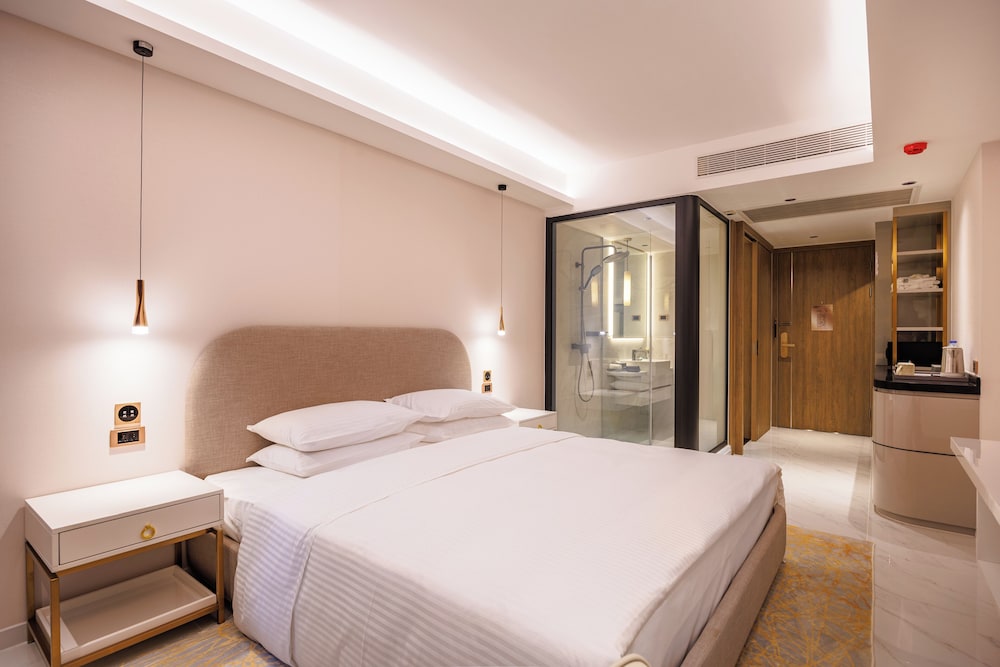 Deluxe Double Room, Balcony, City View photo 1