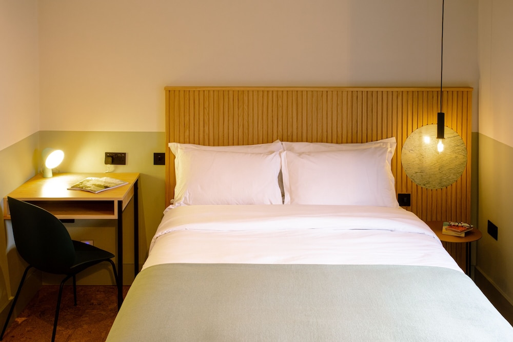 Classic Double Room, Bathtub, City View photo 1