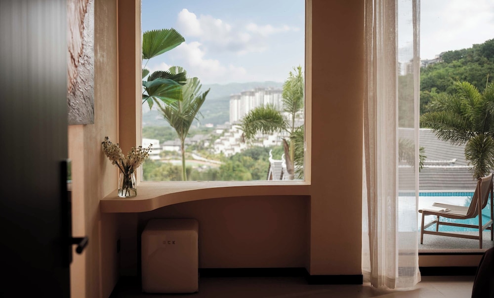 Premier Suite, Patio, Mountain View