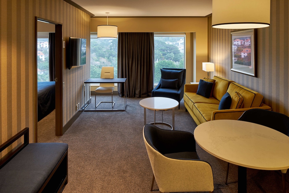 Premier Suite, 1 King Bed - Photo 7