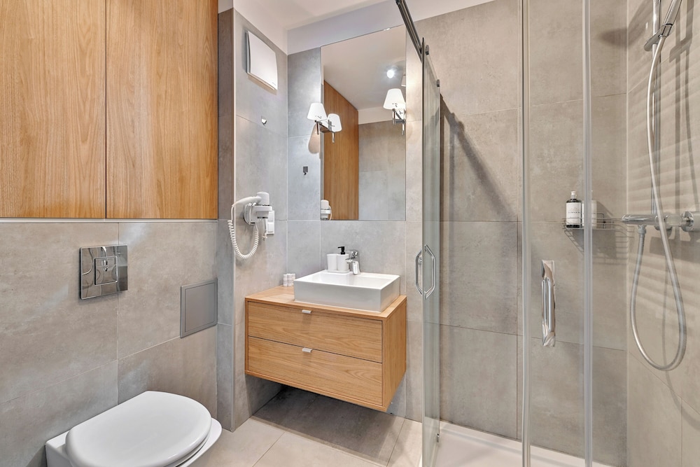 City Apartment - Photo 8