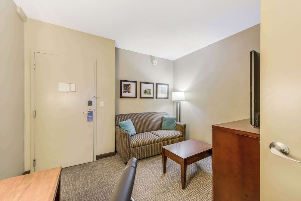 Suite, 2 Double Beds with Sofa bed, Non Smoking - Photo 3