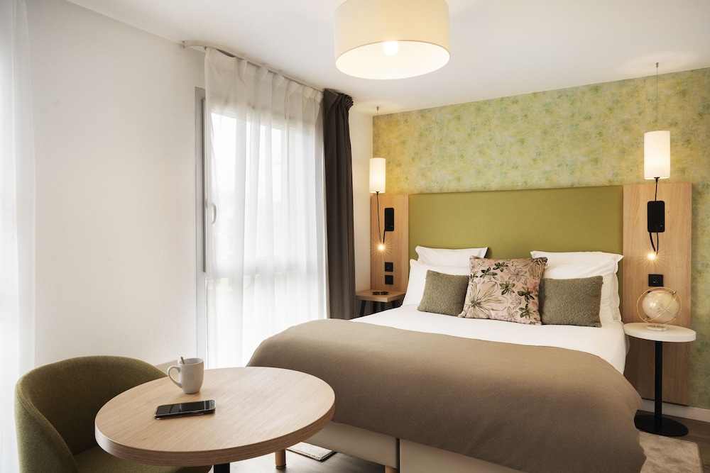 Superior Studio, 1 Queen Bed photo 2