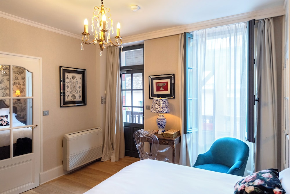 Standard Double Room - Photo 9