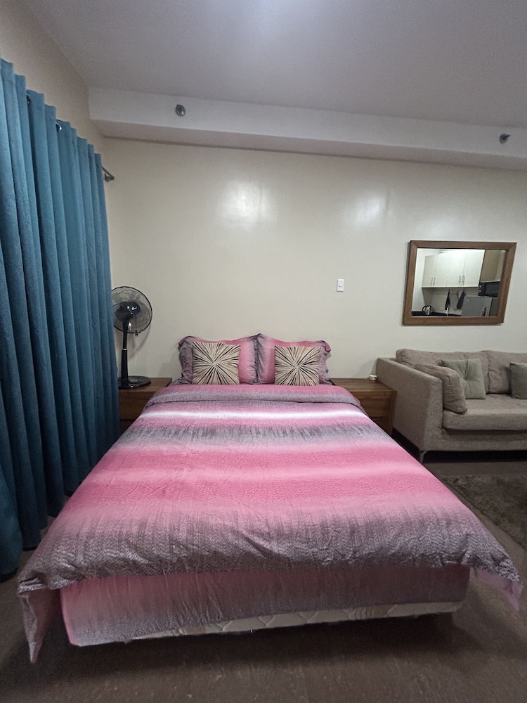 Basic Apartment, 1 King Bed, Balcony, City View