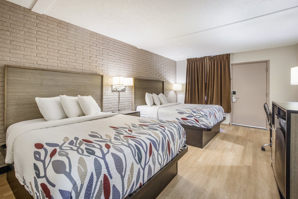 Deluxe Room, 2 Queen Beds, Non Smoking (Second Floor) - Photo 1