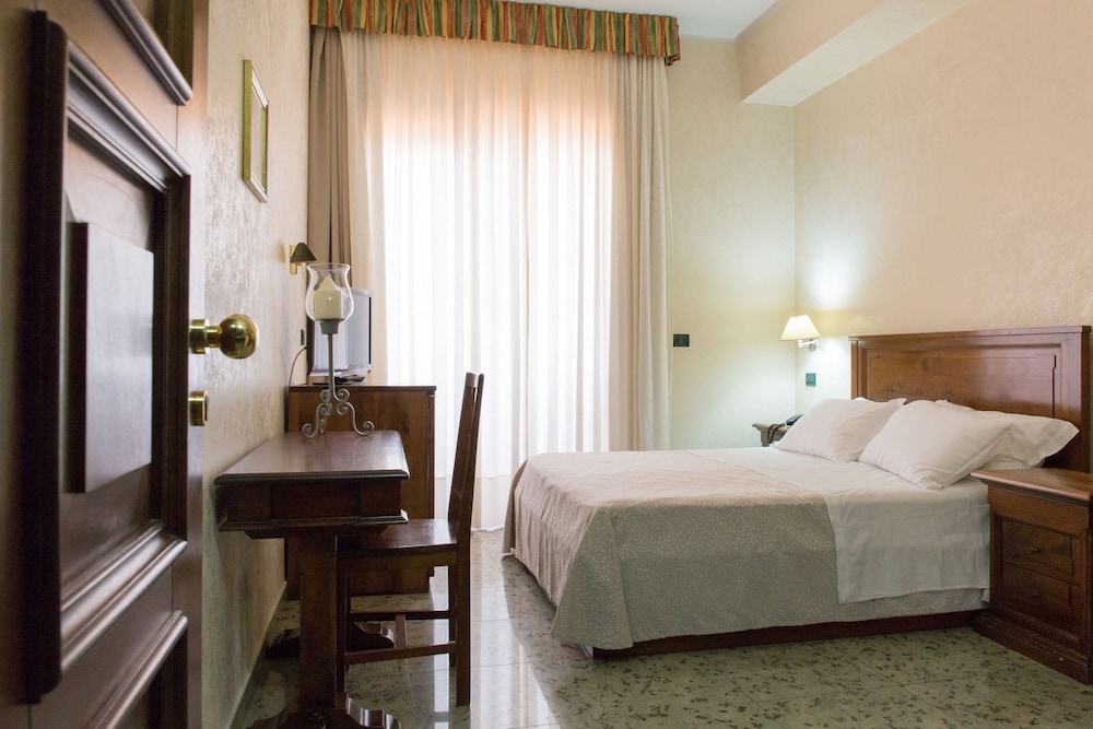 Classic Double Room Single Use - Photo 5