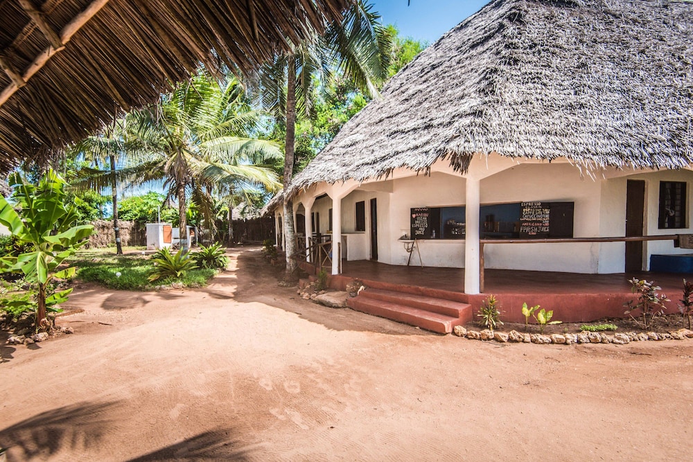 Deluxe Double Room, Multiple Beds, Partial Ocean View, Garden Area