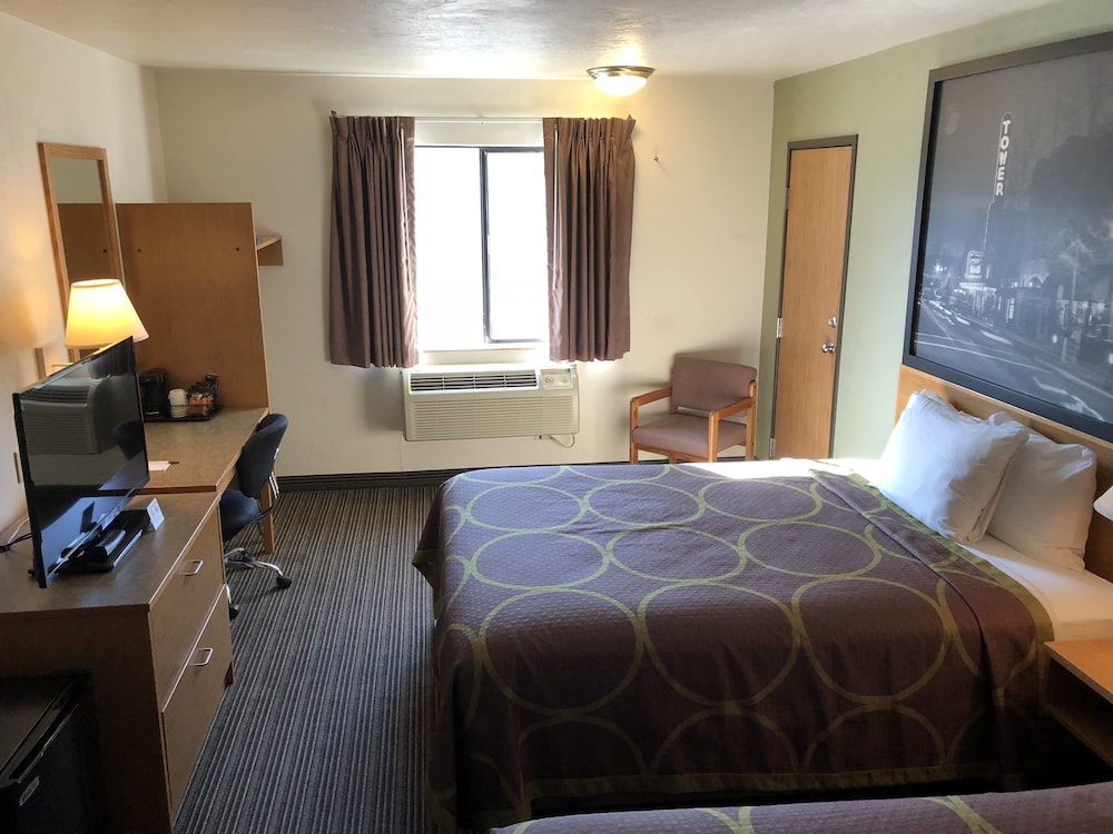Room, 2 Queen Beds, Non Smoking (Pet Friendly) - Photo 5