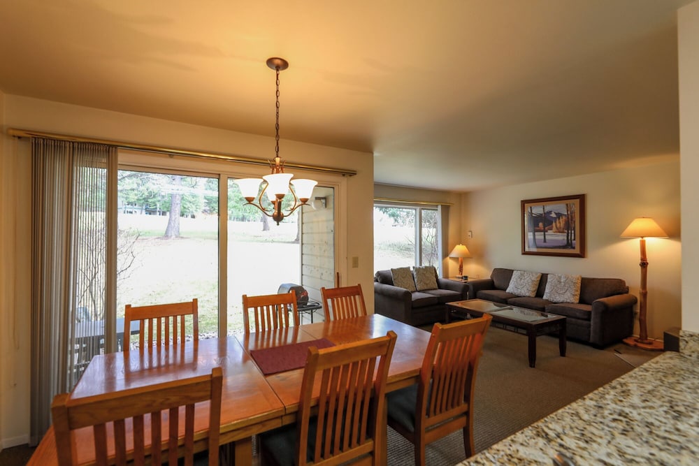 Deluxe Condo, 2 Bedrooms, 2 Bathrooms photo 3