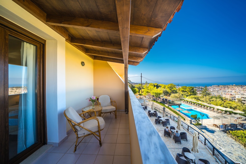 Suite with Panoramic Sea View thumbnail 6