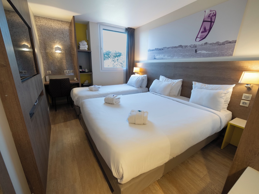 Standard Room, Multiple Beds, Non Smoking photo 1