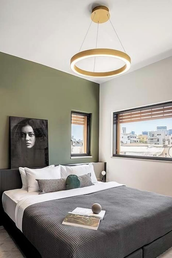 Premium Studio, 1 Queen Bed photo 2