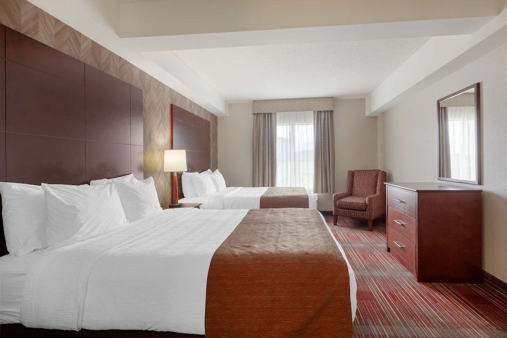 Suite, 2 Queen Beds, Non Smoking, Refrigerator & Microwave (Third bed is a Sofabed) - Photo 2