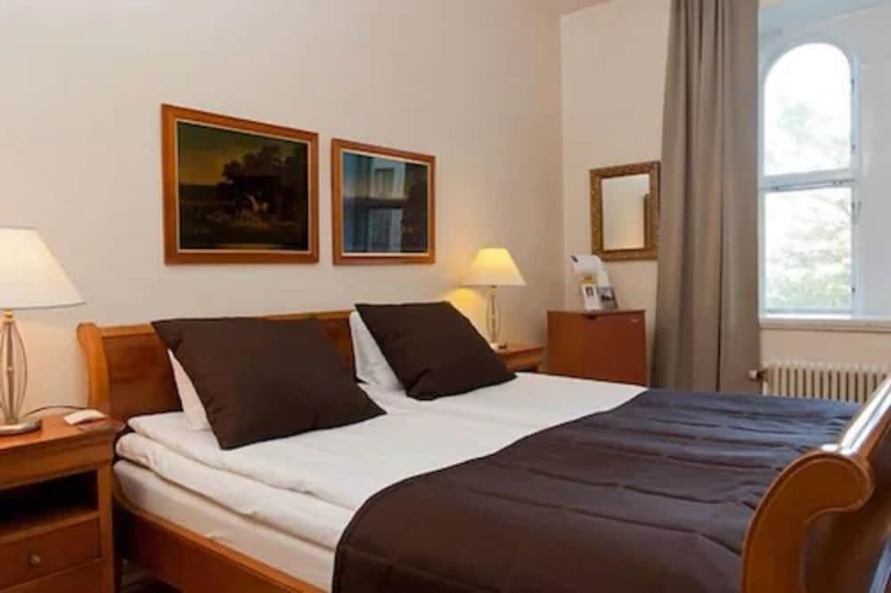 Standard Room, 1 King Bed, Non Smoking - Photo 7
