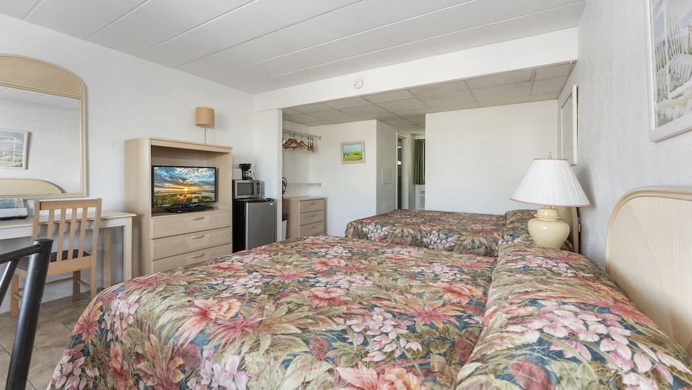 Standard Room, 2 Double Beds, Pool View, Poolside photo 2