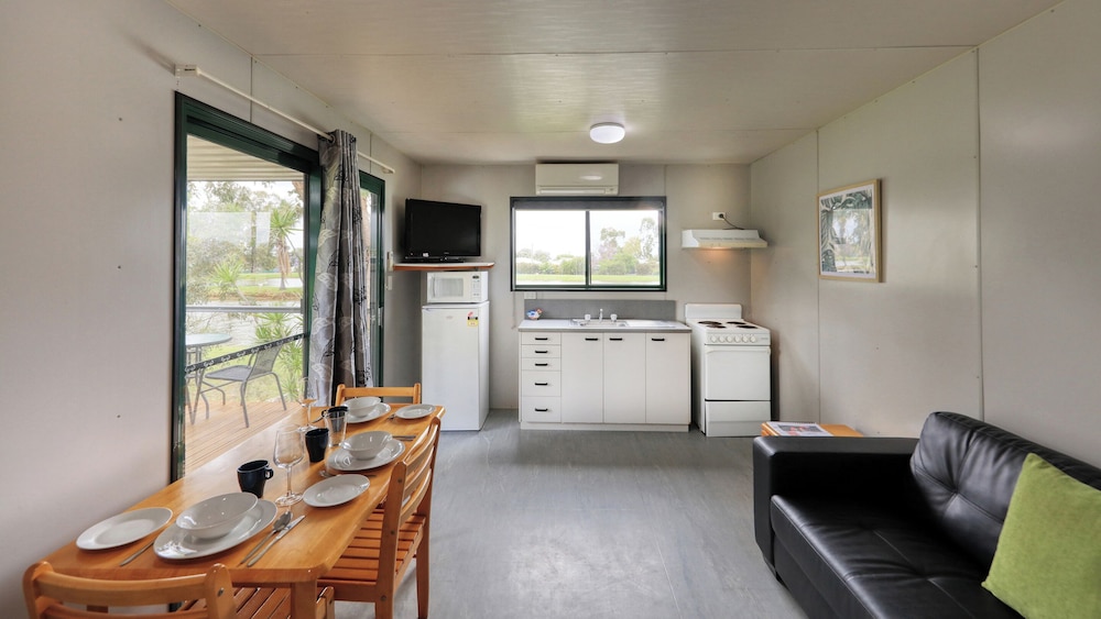 Family Cabin on the Lake photo 1