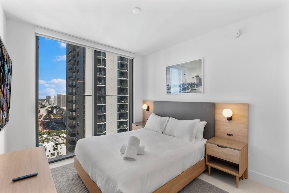 Luxury Apartment, 3 Bedrooms, City View photo 3