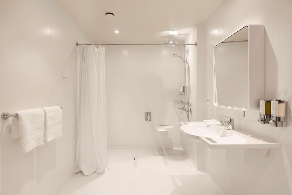 Room, 1 Queen Bed, Accessible - Photo 2