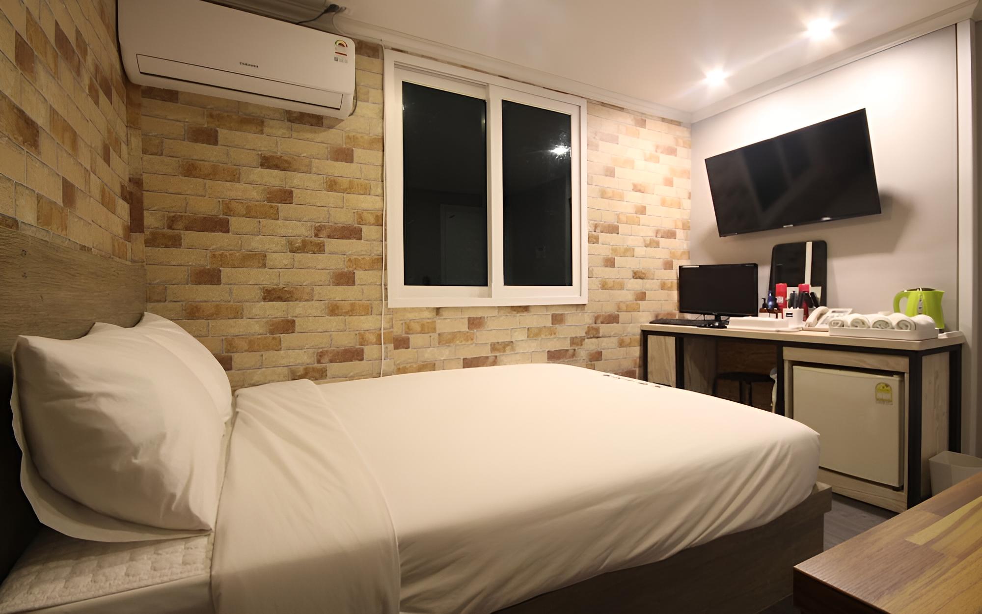 Room (Standard Room) - Photo 5