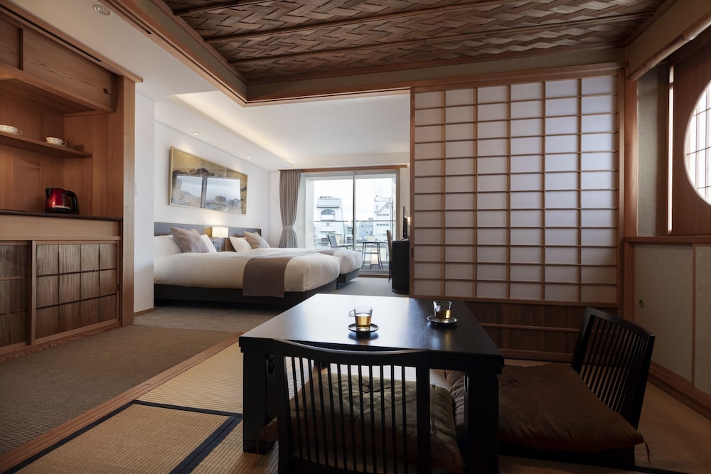 Premium Twin Room - Photo 11