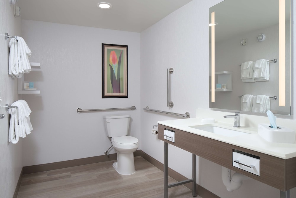Family Suite, 2 Queen Beds, Accessible photo 3