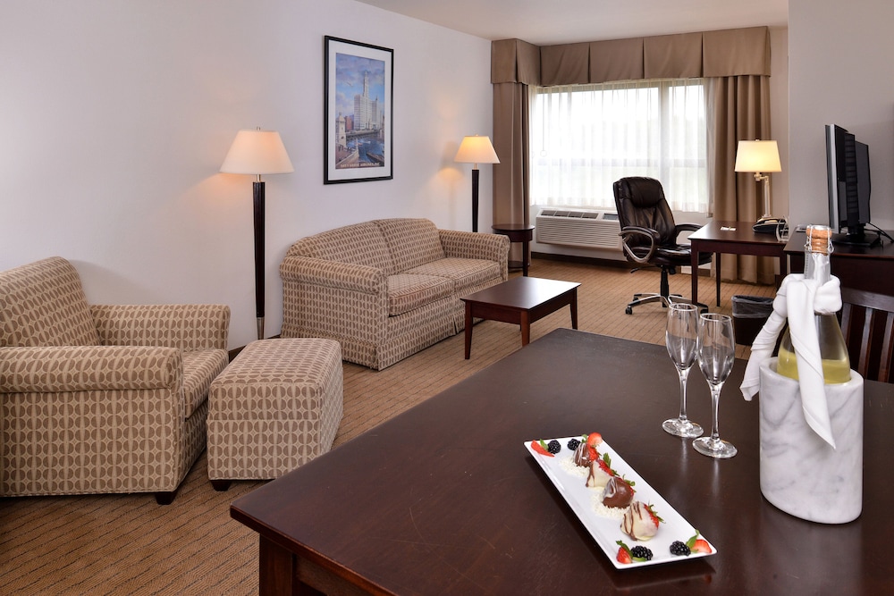 Suite, 1 King Bed, Mobility Accessible (Roll-In Shower)