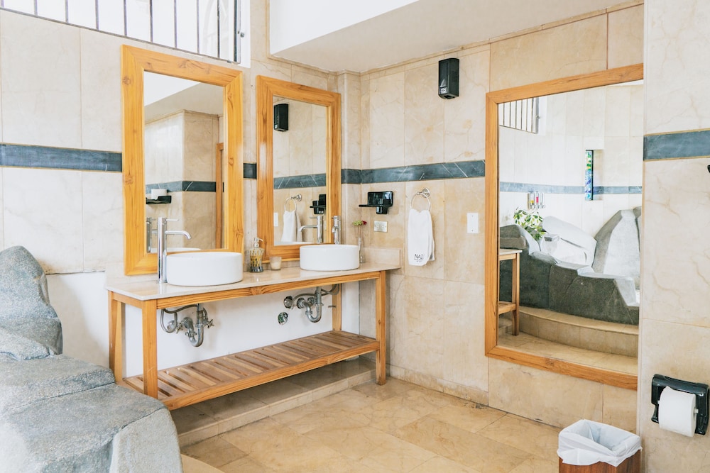 Deluxe Suite photo 2