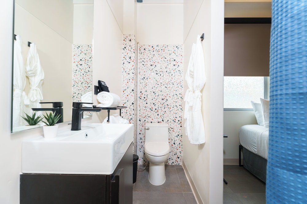 Premium Room - Photo 12