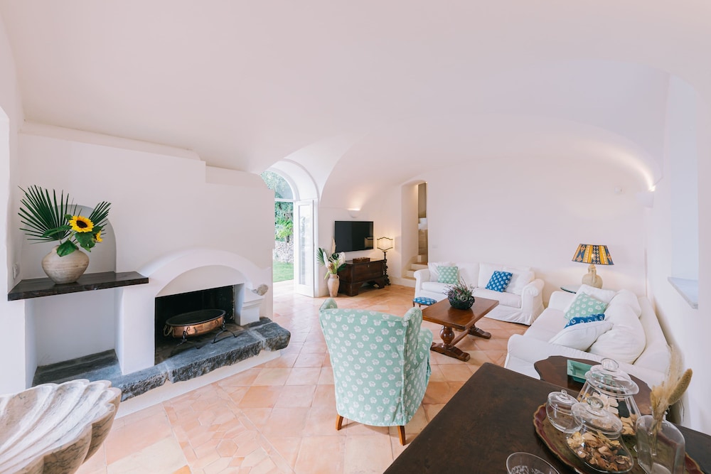 Villa photo 1