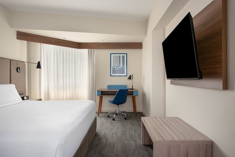 Premium Room, Multiple Beds, City View - Photo 6