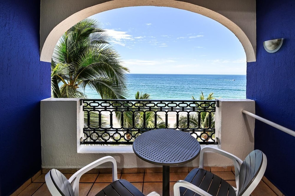 Deluxe Room, Oceanfront - Photo 2