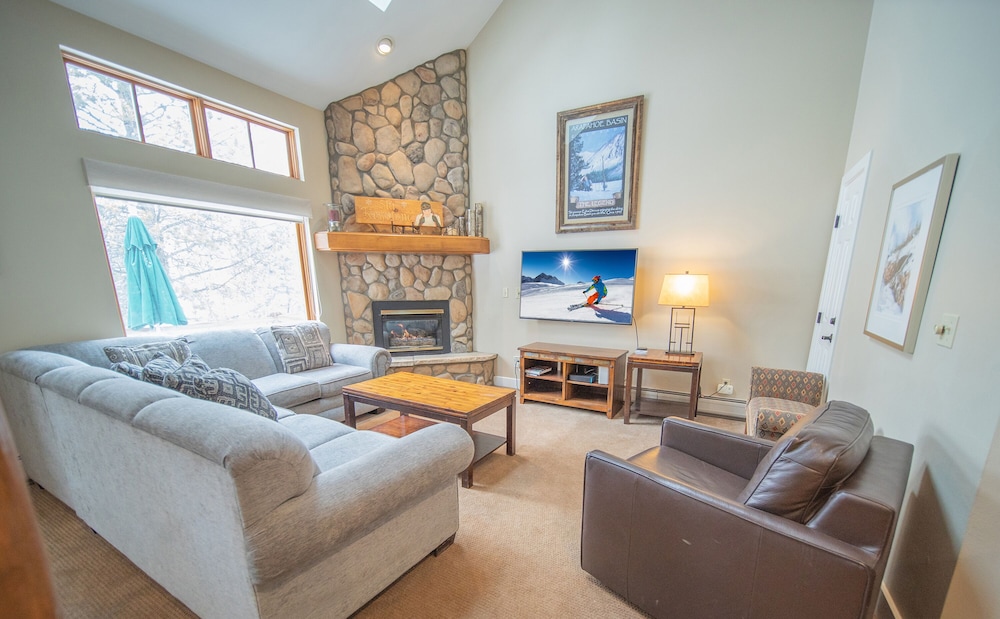 Premium Townhome, 3 Bedrooms, Balcony, Valley View (Starfire 1990)