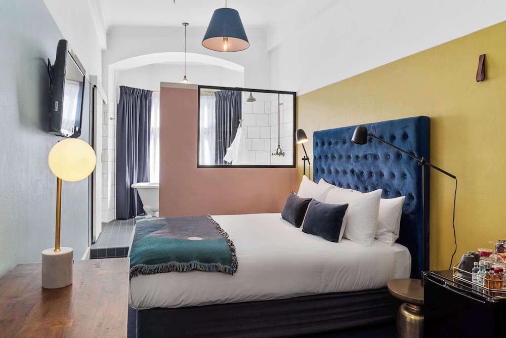 Prestige Suite, 1 Queen Bed, Non Smoking photo 3