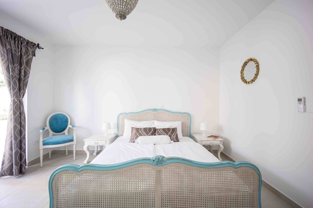 Senior Double Room, 1 Queen Bed, Garden View photo 2