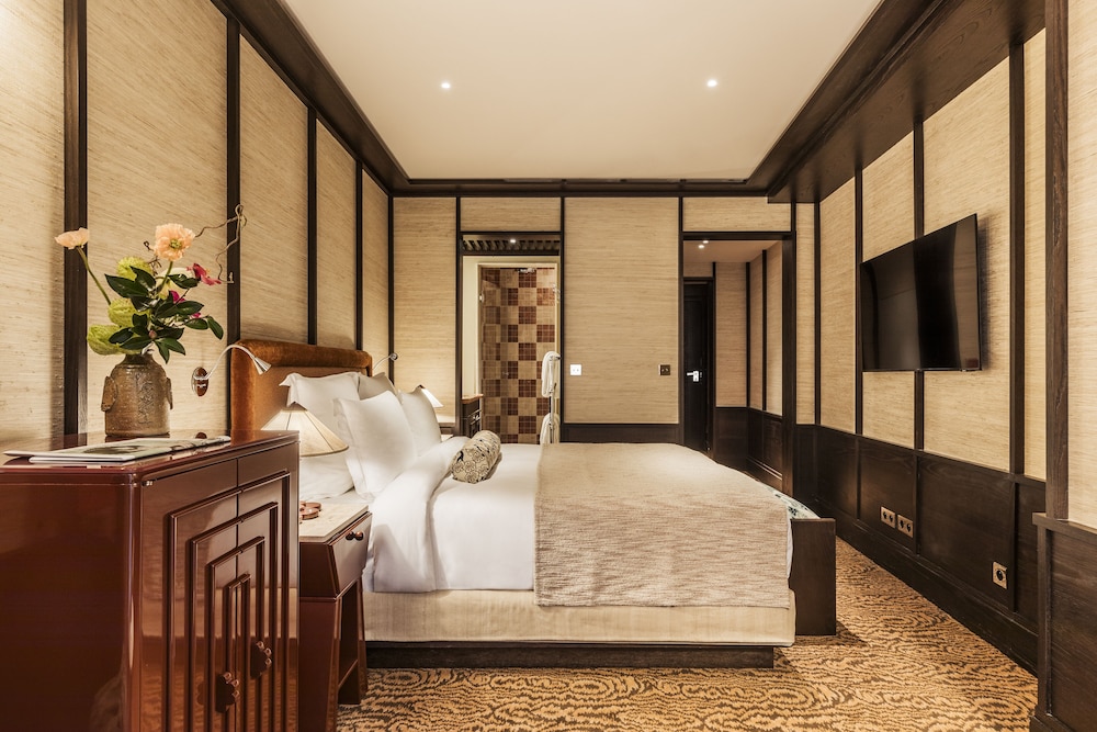 Deluxe Room thumbnail 5