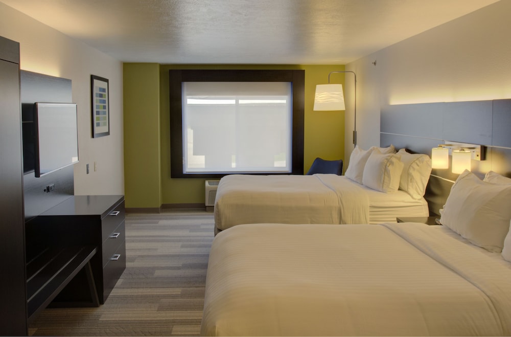 Suite, 2 Queen Beds, Non Smoking - Photo 7