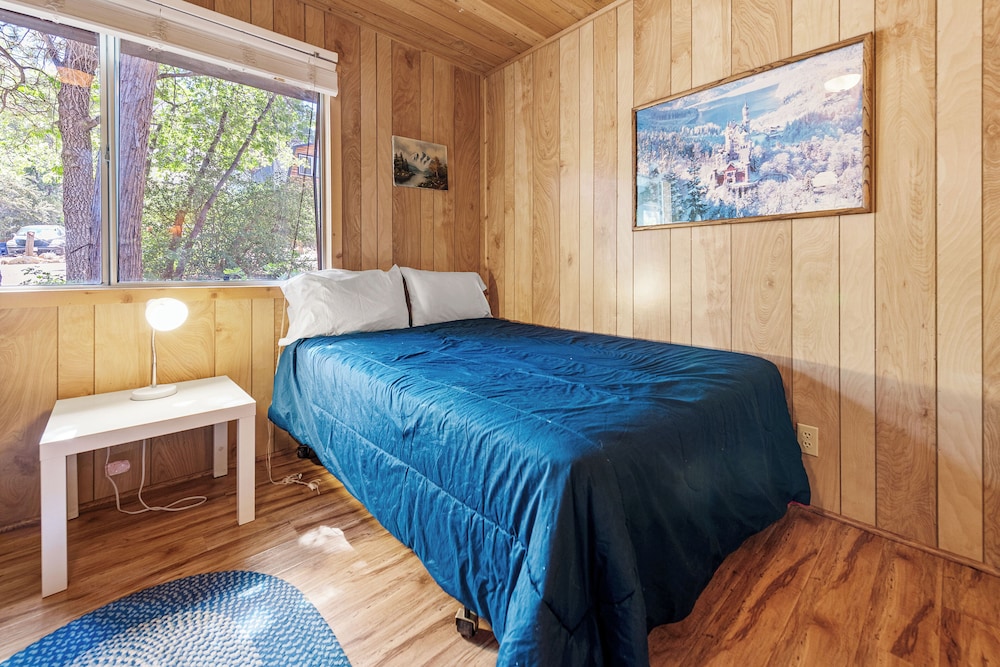 House, Multiple Beds, Patio, Mountain View photo 2