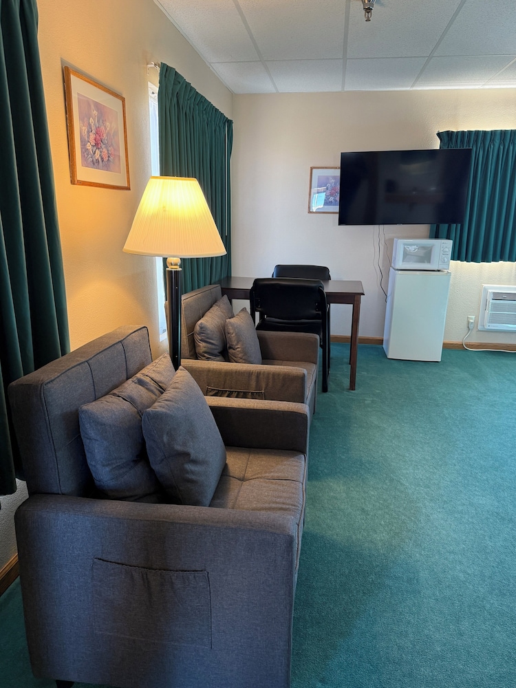 Suite, 1 King Bed photo 3