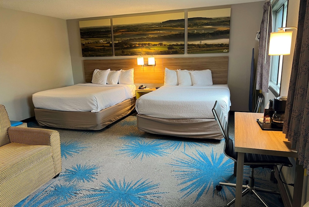 Suite, 2 Queen Beds, Non Smoking - Photo 2